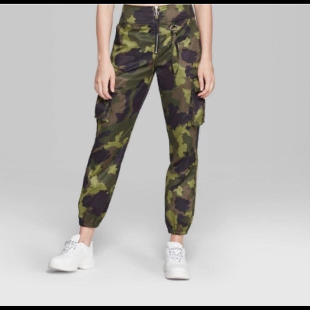 Wild Fable Green/Black Camo Ladies Cargo Pants Size 2